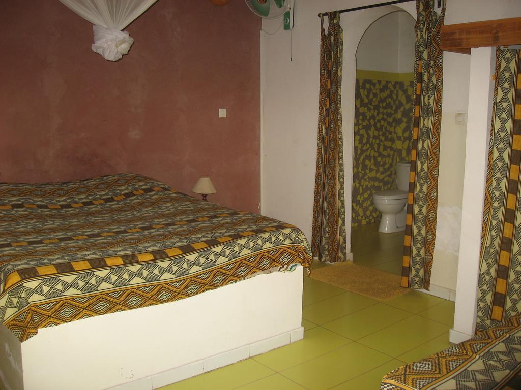 Babao Hotel M'Bour Habitación foto
